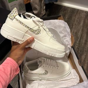 W AF1 Pixel SE